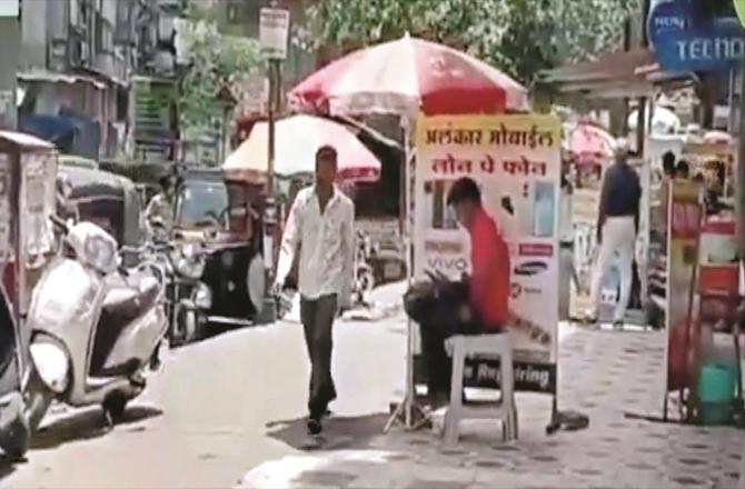 ڈومبیولی ریلوے اسٹیشن کے باہر جعلی سِم کارڈ فروخت کرنے کا پردہ فاش